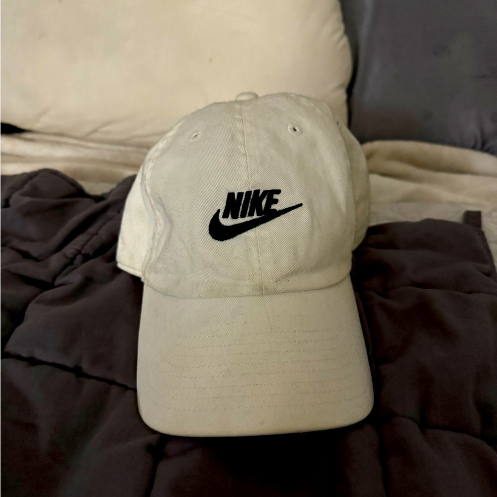Basic white nike hat